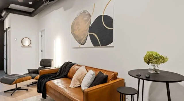 Коттедж Chic 4-bedroom Haven Designer s Dream Home