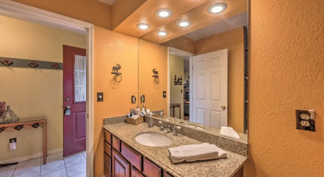 Коттедж Ruidoso Cabin w/ Hot Tub & Mtn Views!