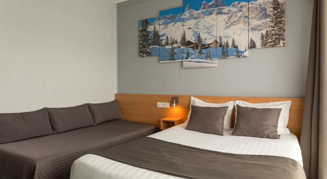Трёхместный номер Standard с балконом The Originals City, Hôtel Villancourt, Grenoble Sud