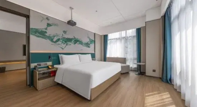 Люкс Executive Wingate • Wyndham Grand Riverside Hotel (Gongbei Port Plaza Huafa Shangdu Branch)