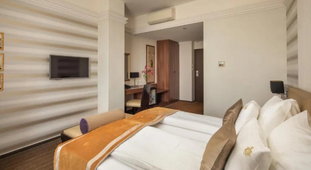 Номер Superior Grand Hotel Glorius Makó