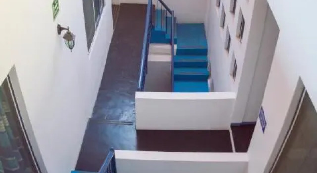 Кровать в общем номере Hostal Azul y Blanco