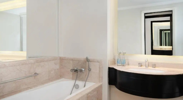 Deluxe Twin room Sheraton Surabaya Hotel & Towers