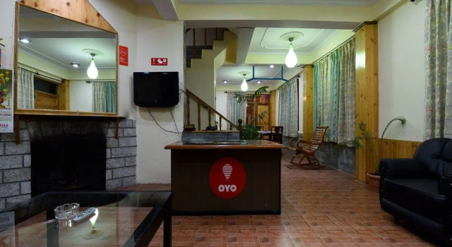 OYO 14150 Celebriti Suites