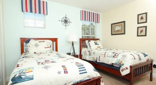 Stunning 5 Bedroom 5 Bath Home In Paradise Palms Resort, Book Ferieresort Hoteller i Four Corners med pool, Swimmingpool