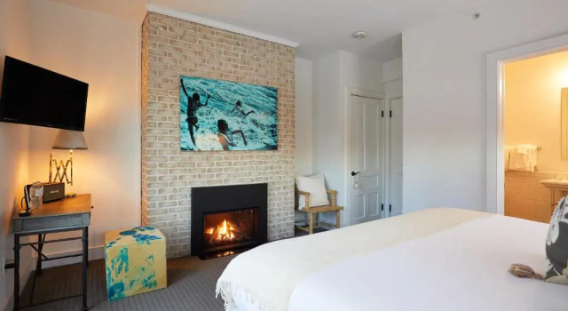 Shelter Harbor Inn