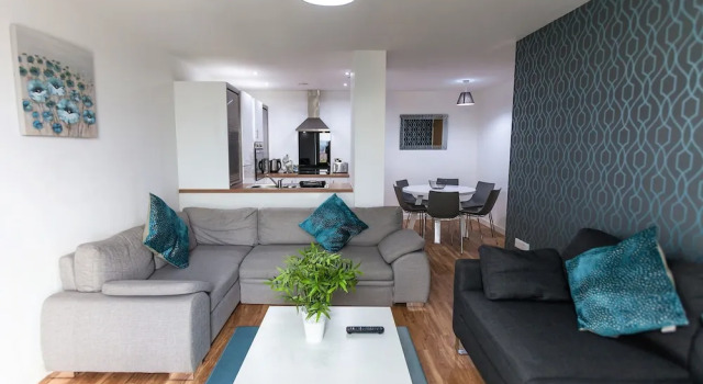 Beautiful 3 Bed Apartment in Media City