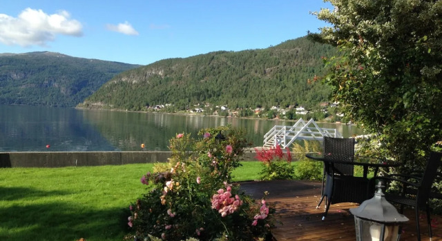 Двухместный номер Standard с балконом Innvik Fjordhotel - Misjonheimen