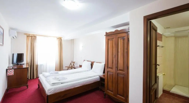 Dumbrava Sibiului, Varaa Hotelli Sibiu 