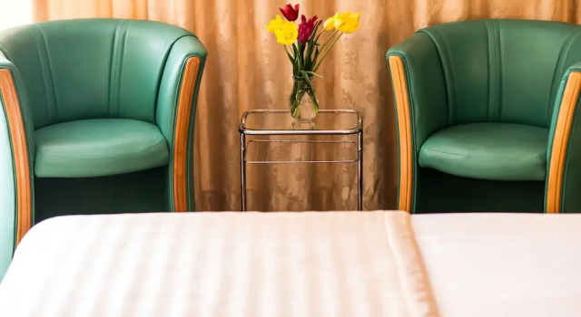 Трёхместный номер Standard Ambassador Hotel