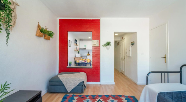 Large Flat w/ Terrace | Ace Location @ Aliados, Забронировать Отель Порту Регион Порту, рядом с Lapa Metro Station