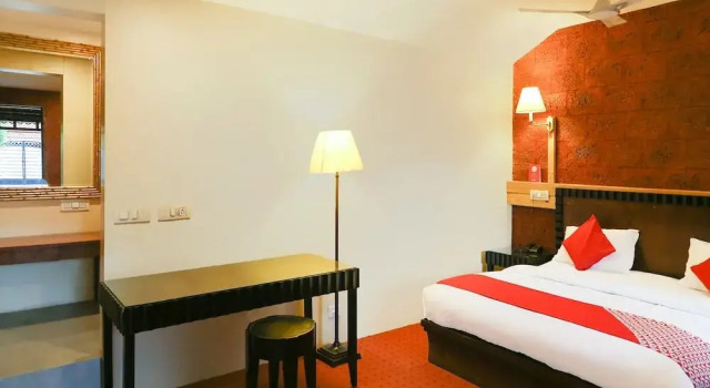 Raj Palace By OYO Rooms
