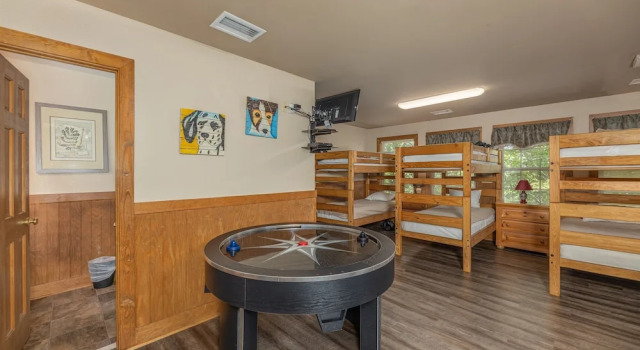 Коттедж Magnolia Place 5 - Eight Bedroom Chalet