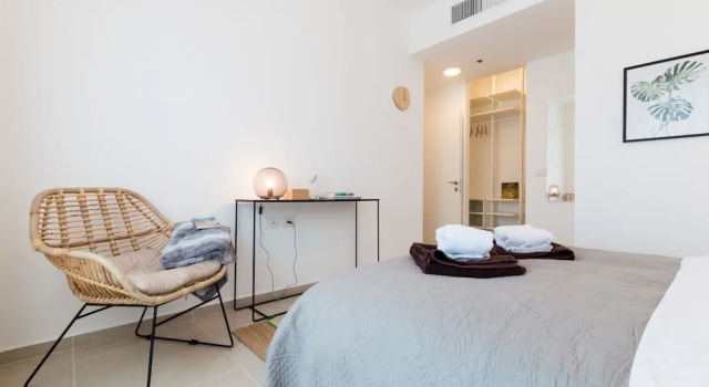 Апартаменты с балконом Artsy Modern Bright Apt in Bat Yam