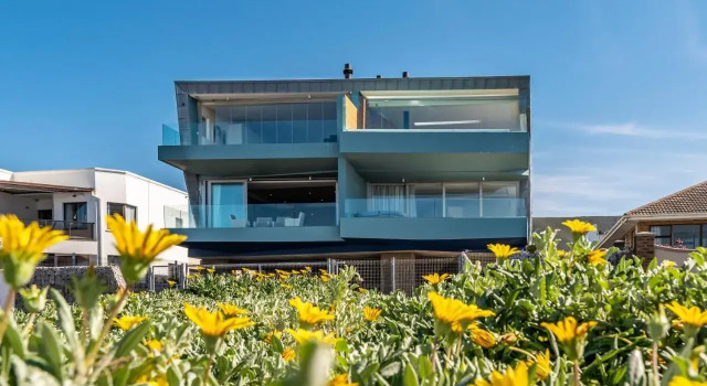 17 Marine, Designer Solar Powered Apt