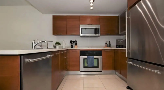 Апартаменты Comfort Lovely apt in the heart Midtown