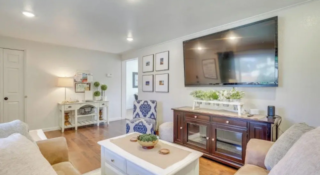 Коттедж 1 Mi to Main Street Vernal: Updated Home w/ Yard!