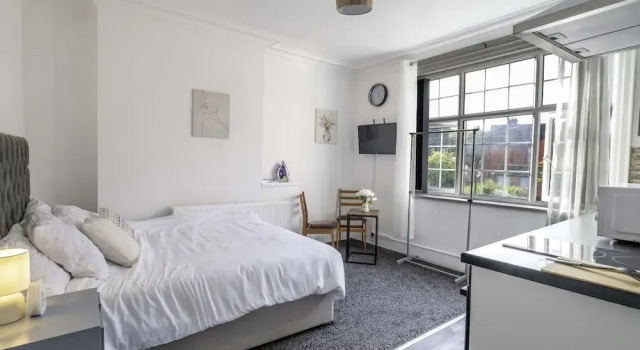 Lovely 2-bed Studio10 in Coventry, Varaa Hotelli Coventry West Midlands