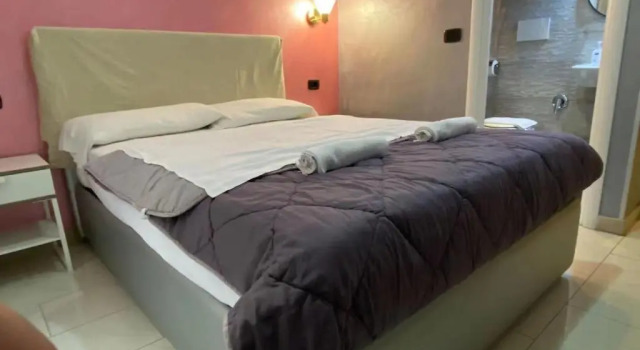 fabio rooms 102, Забронировать Отель Вокзал Термини , рядом с Вокзал Термини