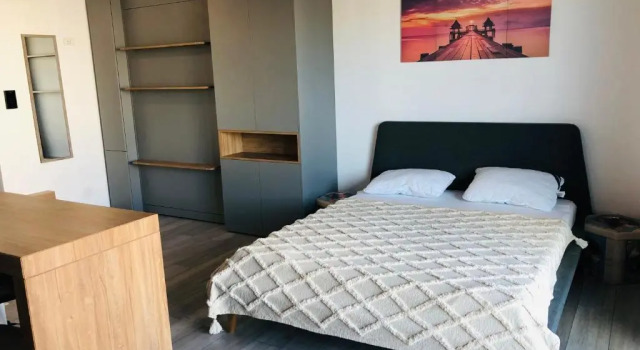 DXN Luxury Studio 2, Varaa Hotelli Hotellit Mamaia-Sat pysäköinnillä, Pysäköinti