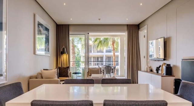 Modern Waterfront Apartment w Canal Views Gulmarn 201