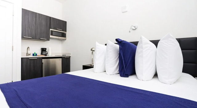 Студия Maverick Suites at 28 Fenway