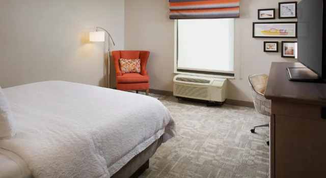 Номер Standard Hampton Inn by Hilton Garden City Long Island