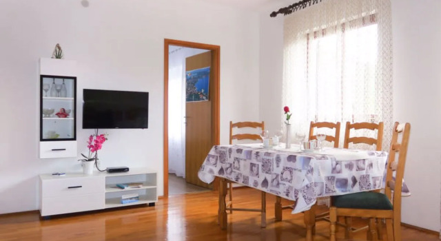 Vera (MLK325), Prenota Hotel Hotel a Isole Quarnerine con parcheggio, Parcheggio