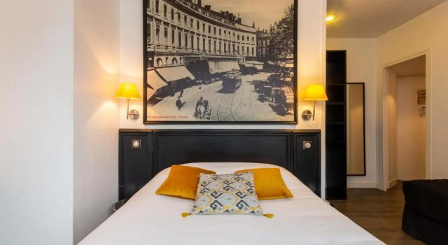 Трёхместный номер Standard Hôtel de France