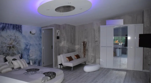 Villa With 4 Bedrooms in Mostuéjouls, With Wonderful Lake View, Privat