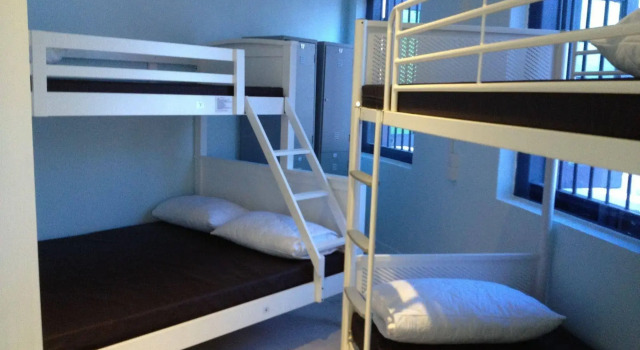 Travellers Inn, Rezerwuj Hostel Hotele w Little India z parkingiem, Parking