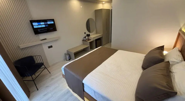 Airport Corner Hotel