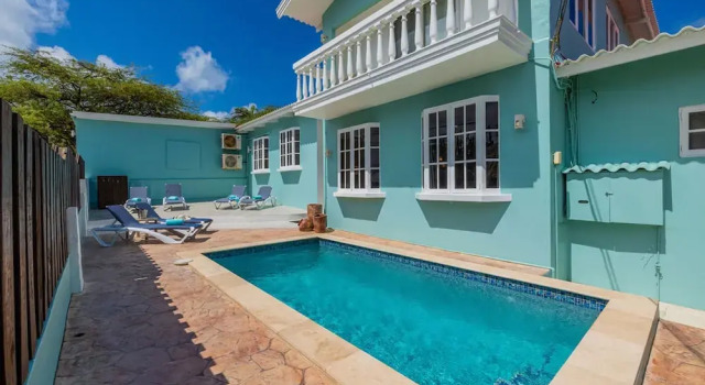 Sleeps 12 Spacious Private Pool Great Location, Varaa Villa Noord Aruba