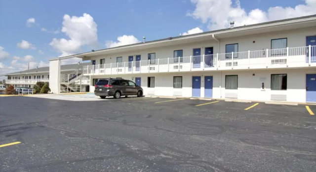 Radisson Southwest, Buchen Sie Hotel Middleburg Heights Ohio