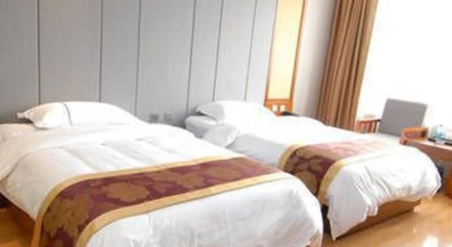 Basaicheng Hotel, Rezerwuj Hotel Hotele w Pu'er z parkingiem, Parking