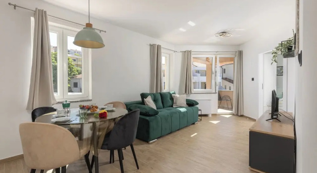 Beachfront Apartment Betty, Prenota Appartamento Vrbnik 
