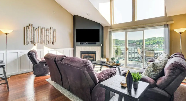 Апартаменты On-site Lake of the Ozarks Access: Camdenton Condo