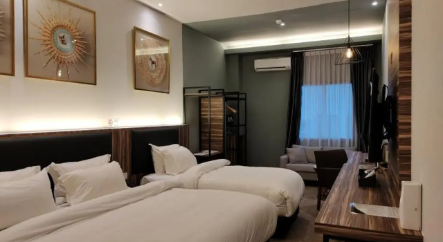 Трёхместный номер Standard Asiatic Hotel