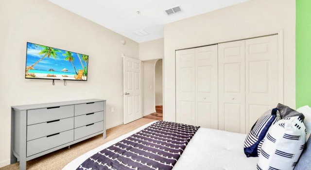 Near Disney 2BR King 2 Queens With Hot Tub Pool, Book Lejlighed Hoteller i Four Corners med pool, Swimmingpool