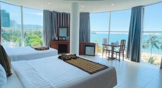 Семейный номер Standard с видом на море Y Linh Hotel