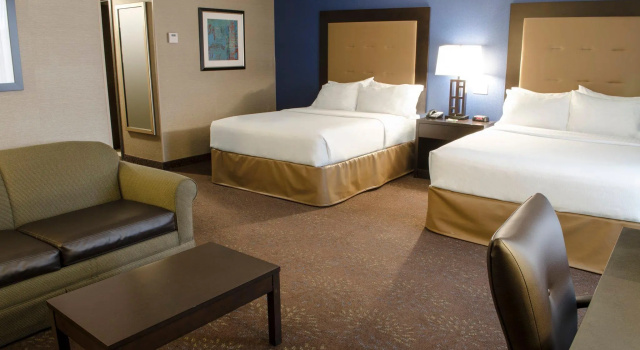 Четырёхместный номер Premium Holiday Inn Fargo by IHG