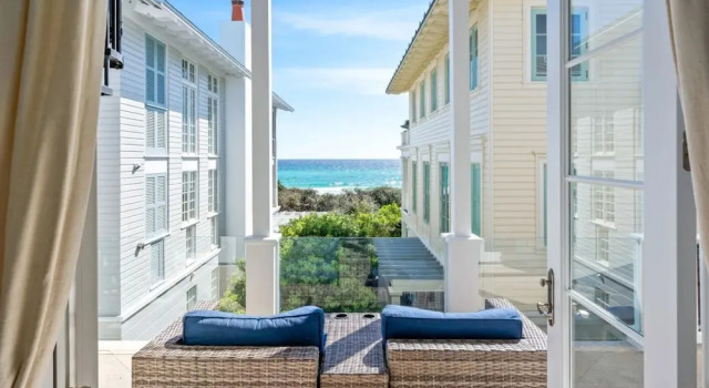 Коттедж Gulf Views Steps To Seaside Town Center Bella Vita - Newly Remodeled! 4 Bedroom Home by RedAwning