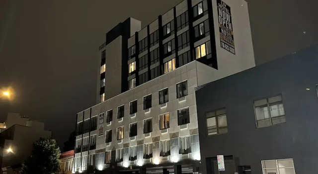 LIV Hotel Bronx GRAND OPENING, Забронировать Отель Бронкс Нью-Йоркская агломерация