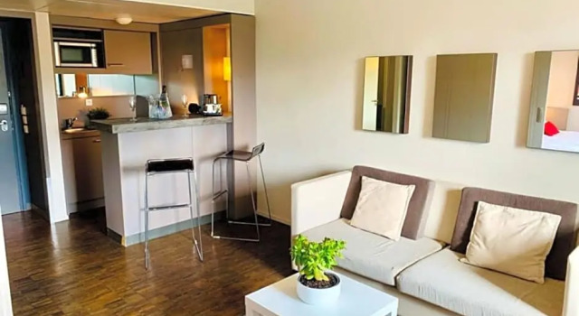 Двухместный полулюкс Standing Hotel Suites by Actisource