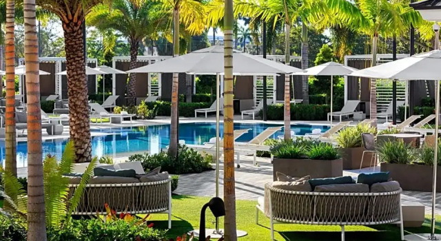 Номер Standard с видом на бассейн Renaissance Boca Raton Hotel