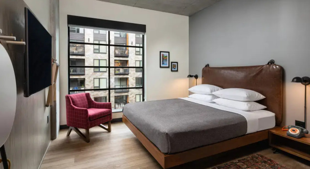 Номер Standard с видом на город Moxy Minneapolis Downtown