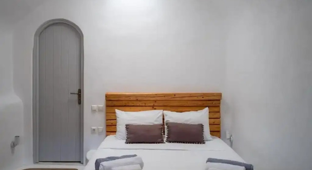 Karpimo & Fertimo Suites Santorini