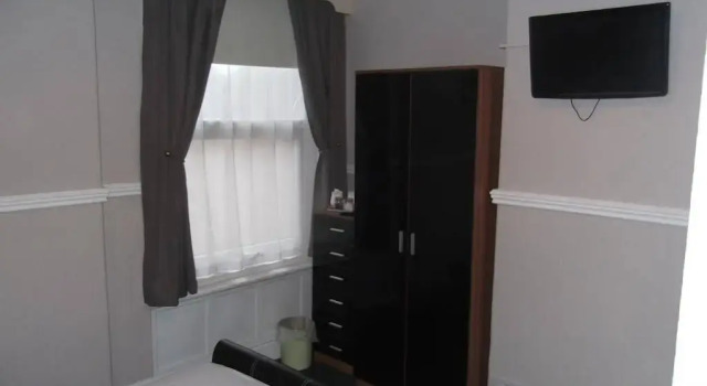 Js Mayfair Guest House, Забронировать Отель Отели Блэкпул 3 звезды, рядом с Конференц-центр Winter Gardens, 3*
