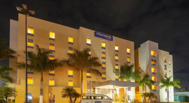 City Express by Marriott Celaya Parque, Prenota Hotel Hotel a El Bajio con parcheggio, Parcheggio