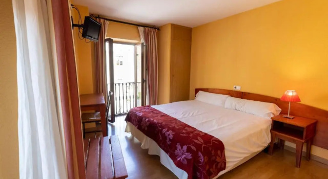 Двухместный номер Superior с балконом и с красивым видом из окна Hostal Restaurante Puerta del Alcázar
